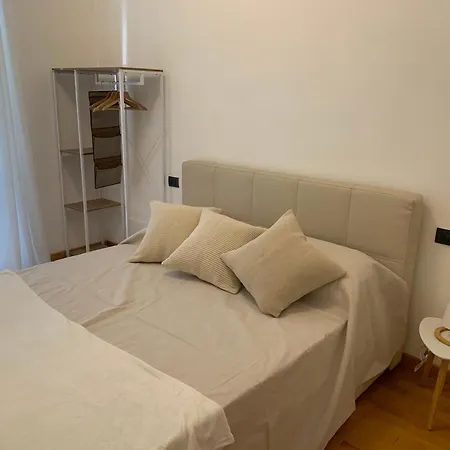 Daire Remolari 20-piazza Mazzini View *